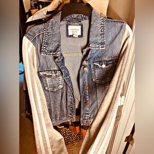 Denim jacket with grey sweatshirt sleeves